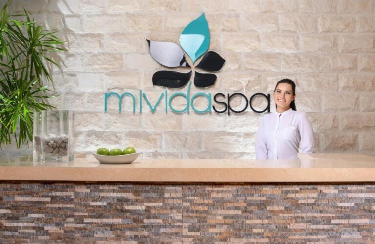 Recepce spa hotelu JAZ Soma Beach s kamenným pultem